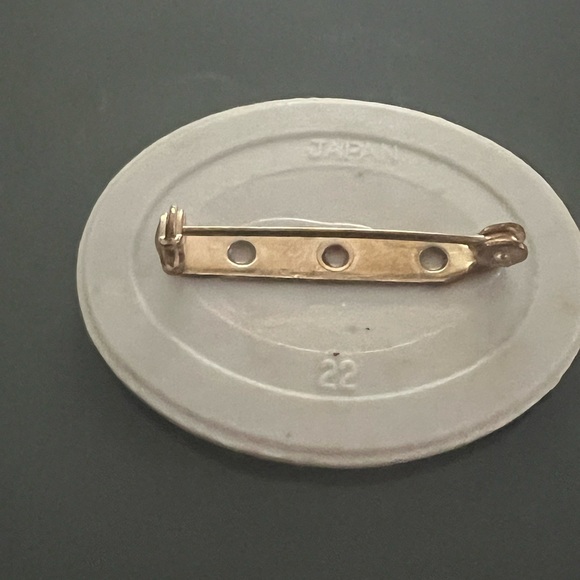 Vintage Hand Painted Porcelain White Orange Green Floral Scene Brooch Japan - Picture 4 of 10